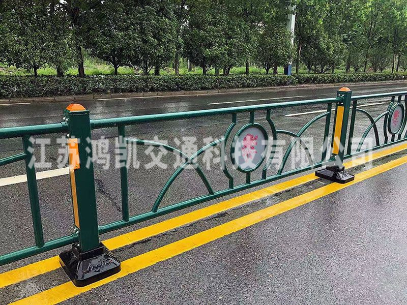 市政道路護(hù)欄，讓護(hù)欄事業(yè)更向前一步